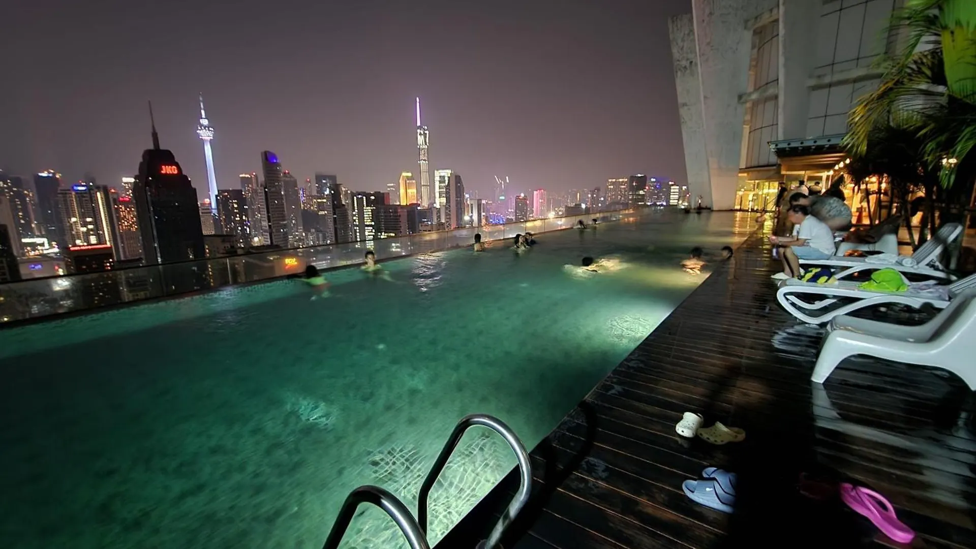 Regalia Serviced Suites Klcc Infinitypool Kuala Lumpur Malesia