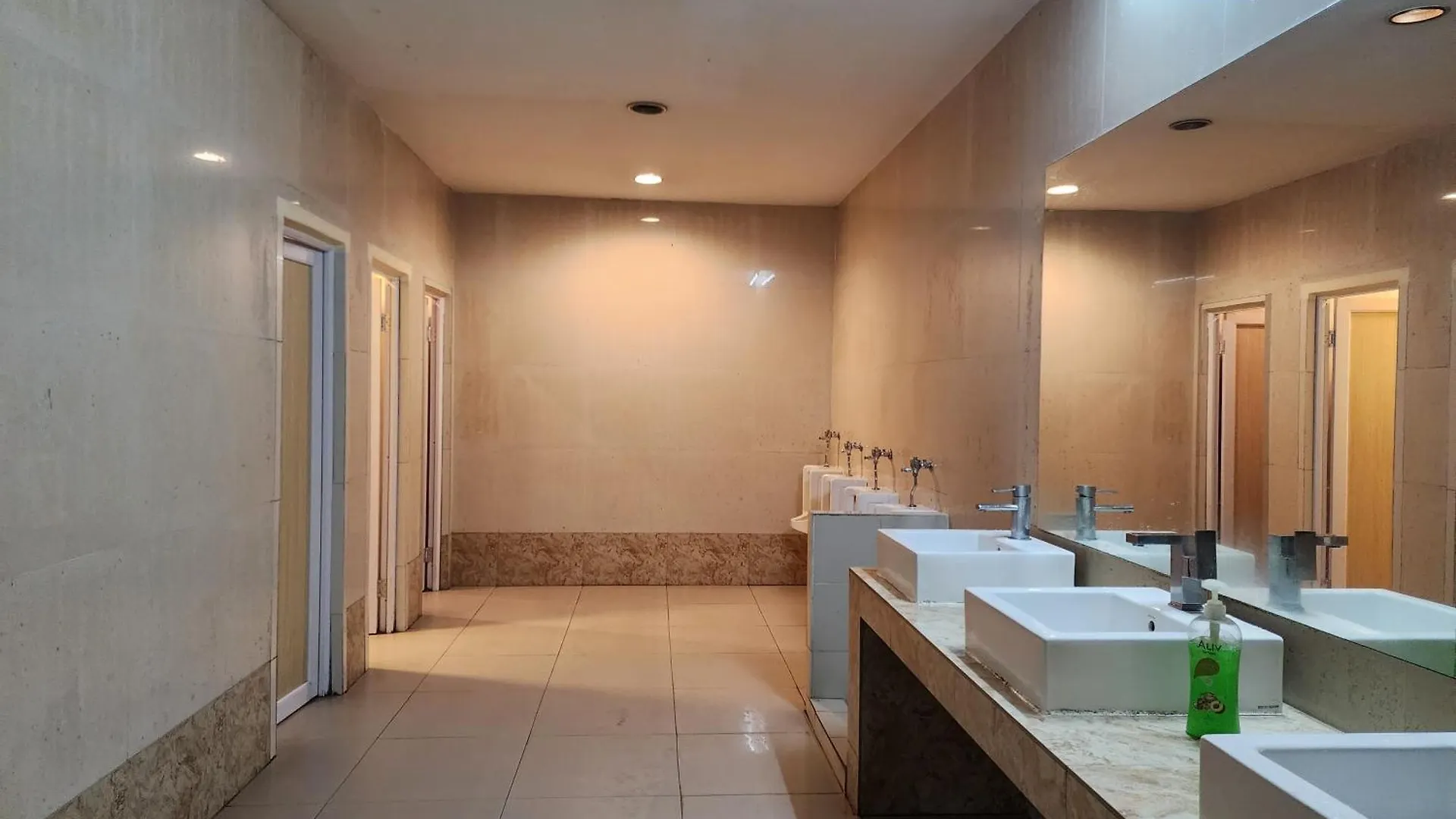 Appartamento Regalia Serviced Suites Klcc Infinitypool Kuala Lumpur